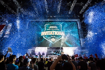 BLG让二追三JDG上演惊天逆转，季后赛昂首晋级